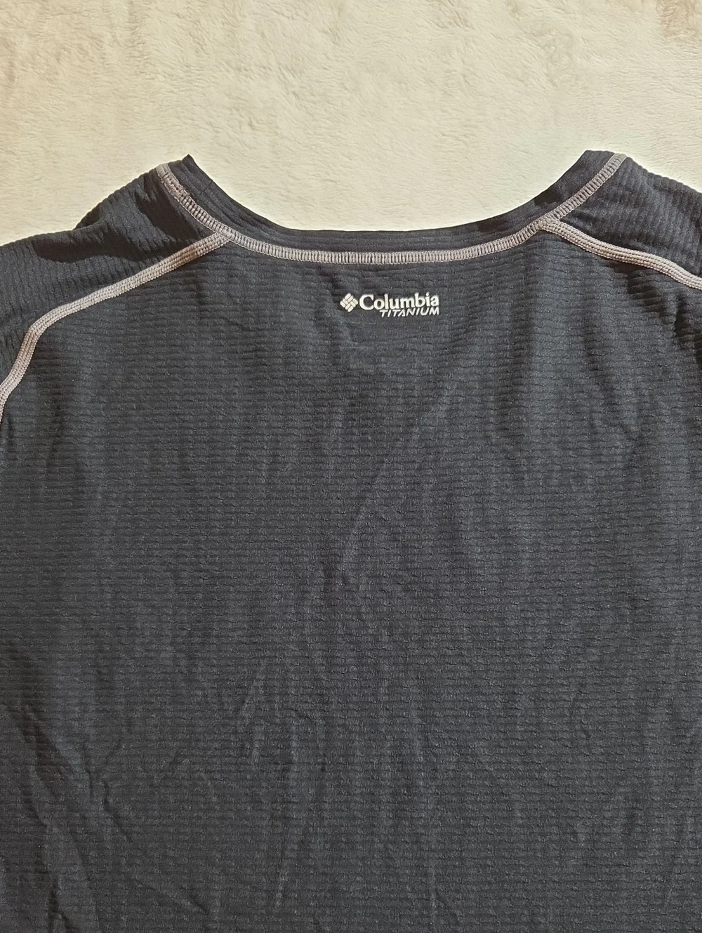 Columbia Black Short-Sleeve Active Tee with Gray Contrast Seams